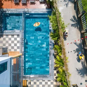 Lancelynk Retreat Hotel